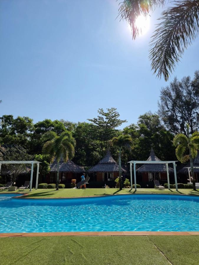 Phayam Cottage Resort Koh Phayam Exteriör bild