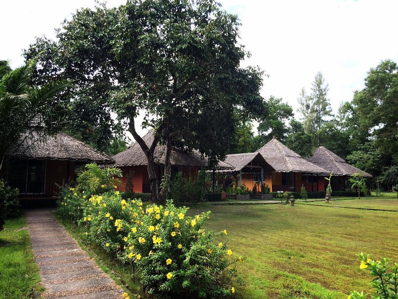 Phayam Cottage Resort Koh Phayam Exteriör bild
