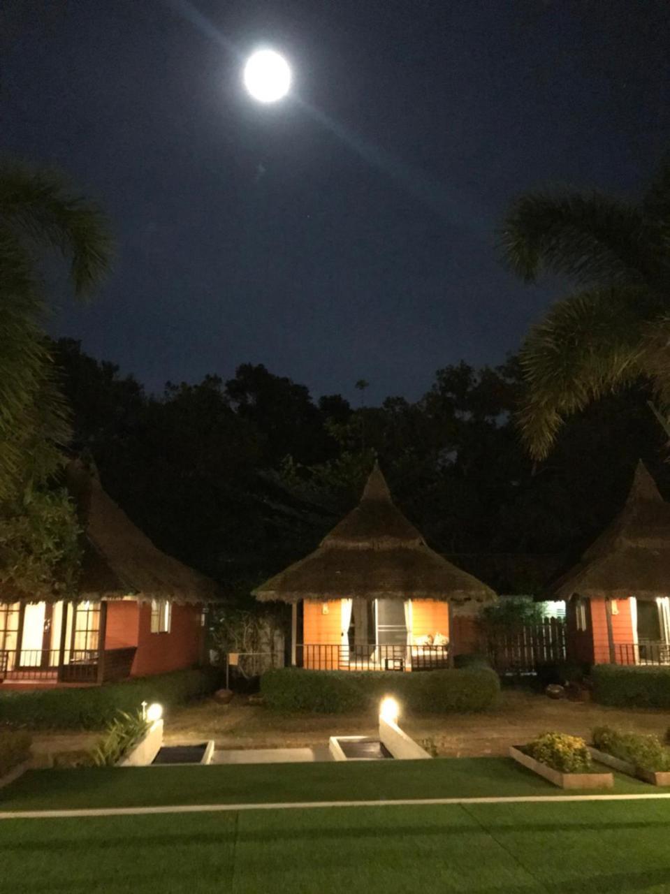 Phayam Cottage Resort Koh Phayam Exteriör bild